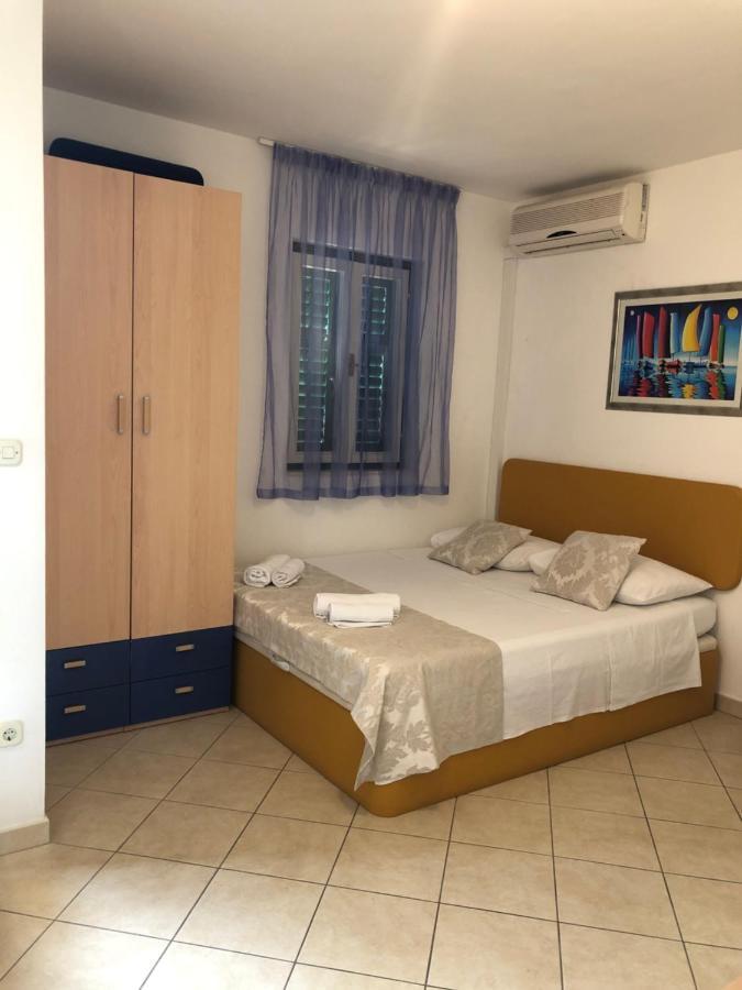 Apartments Josip Bol Bagian luar foto